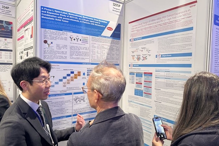 한미약품 유럽종양학회 면역종양학 학술대회 ESMO IO 2025 발표(사진).jpg
