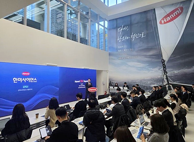 <사진> 4일, 한미그룹 기업설명회 ‘Hanmi Vision Day’에서 한미사이언스 김재교 부회장이 성장 전략을 발표하고 있다.