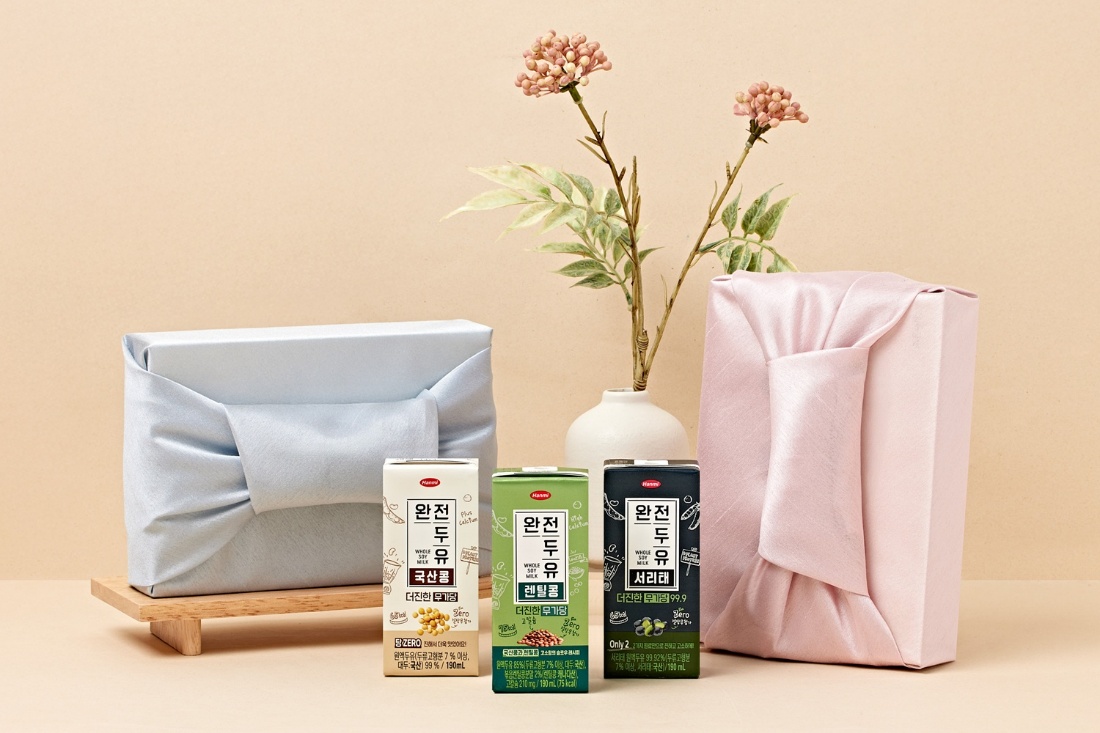 텍스트, 실내, 상자, 꽃병이(가) 표시된 사진

AI 생성 콘텐츠는 정확하지 않을 수 있습니다.